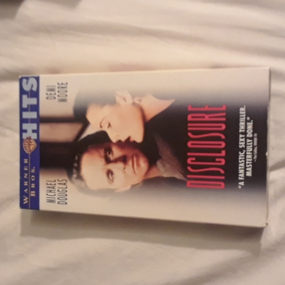 6/$15 Disclosure Warner bros VHS video tape - Picture 2 of 8
